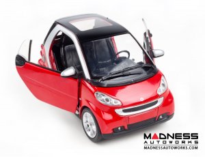 smart fortwo Model Car - 451 model - 1:24 scale Die Cast - Red